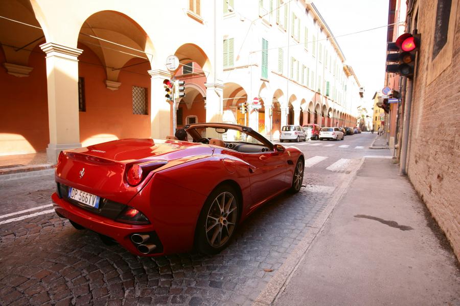  Ferrari California HELE 2010 года  (фото 5 из 24)